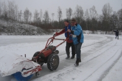 2010-01-10 Andre en bertus grote schoonmaak ijsbaan de Bewwerskaamp 3