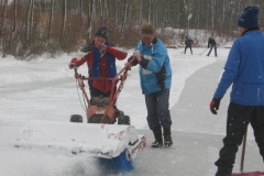 2010-01-10 Andre en bertus grote schoonmaak ijsbaan de Bewwerskaamp 6
